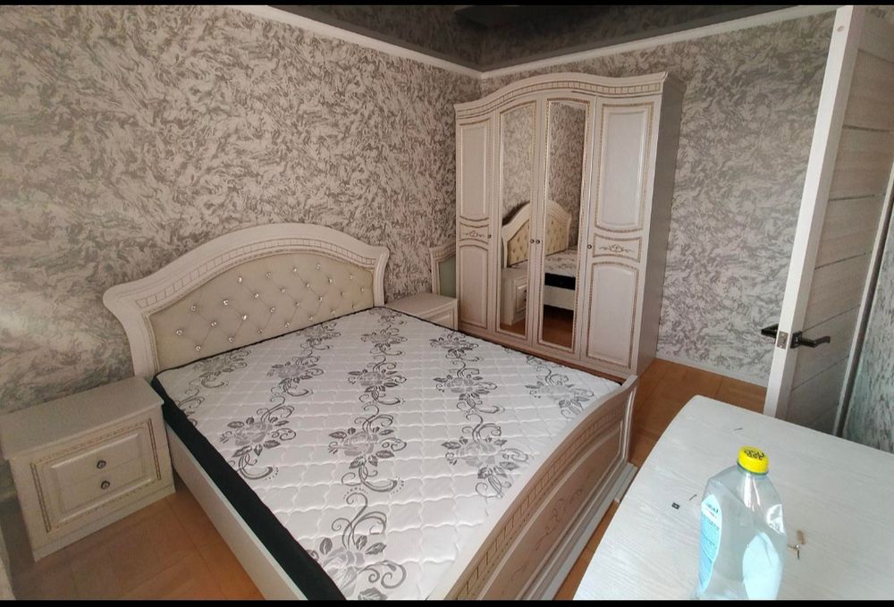 Продам спальный гарнитур