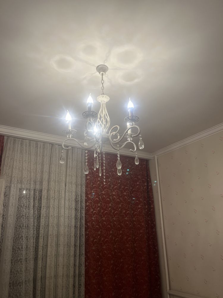 срочно продам люстру