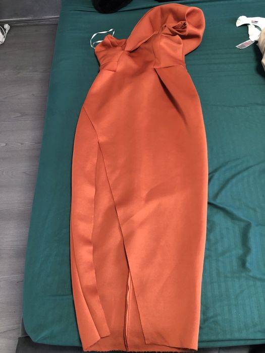 Vand rochii de ocazie