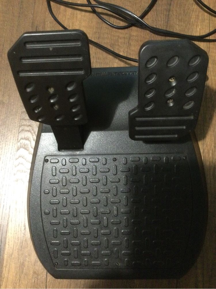 Волан с педали Thrustmaster T150