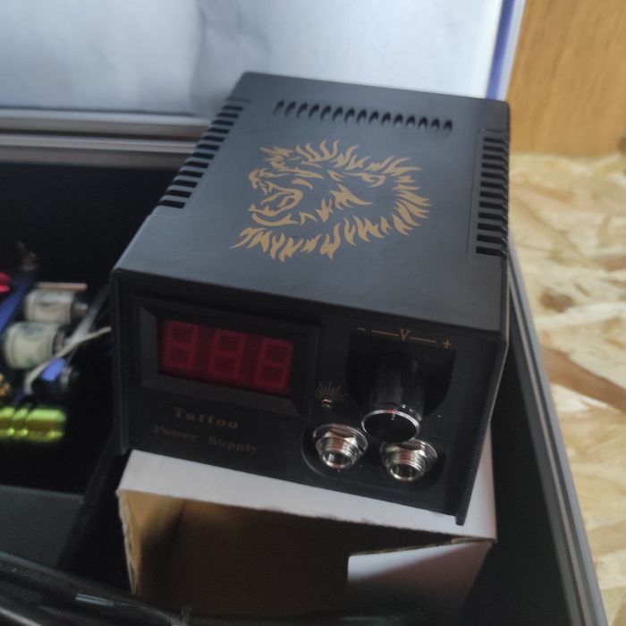 Kit și aparat tatuat