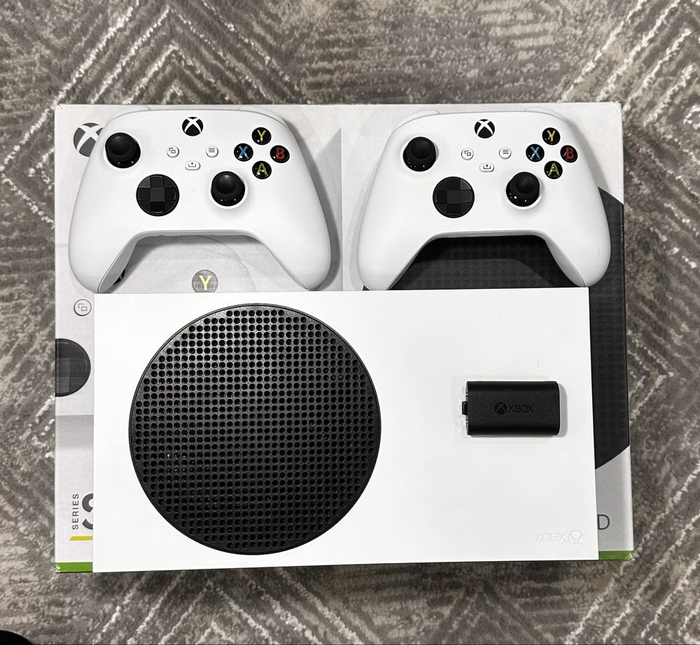 Xbox Series S – практически новый | Имеется гарантия | Доп Геймпад
