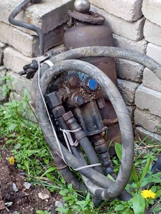 Самосвал  подёмник цилиндер все зборе