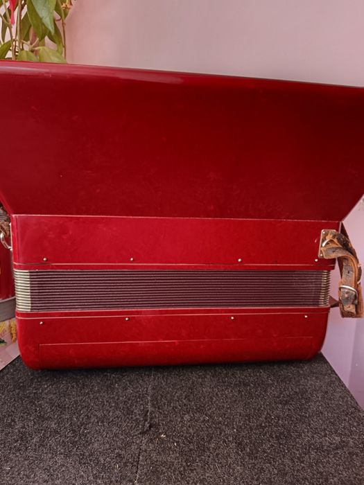 Vind doua boxe pasive si un acordeon