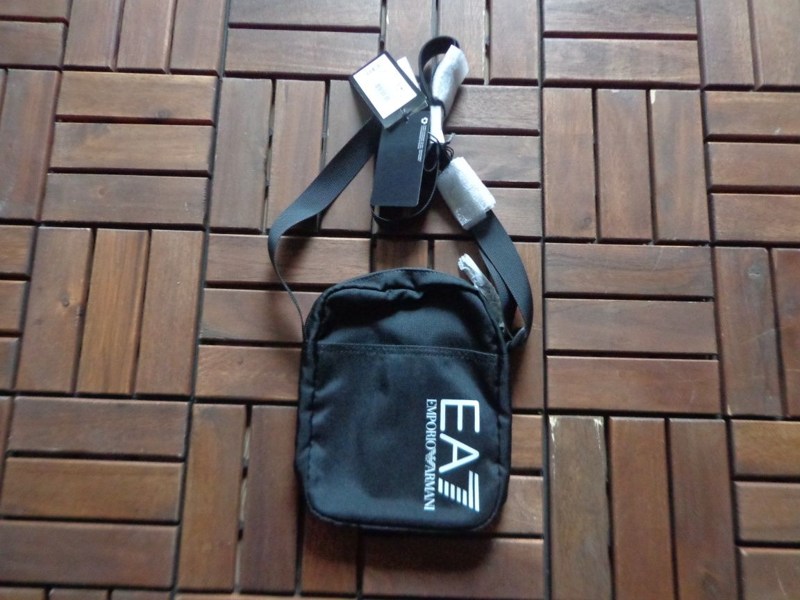 Мъжка кросбоди чанта EA7 Emporio Armani 
156.28лв. Emporio Armani