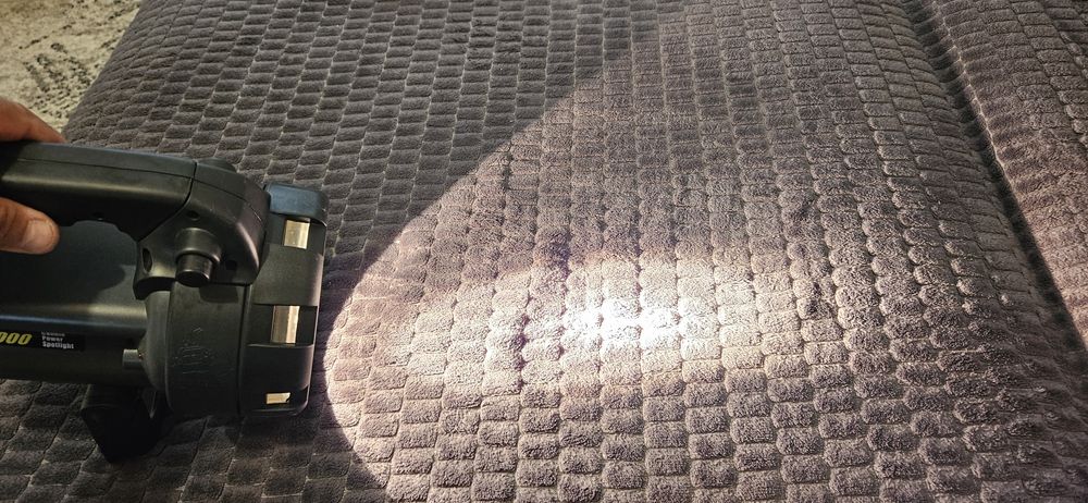 Lanterna puternică cu acumulator incorporat