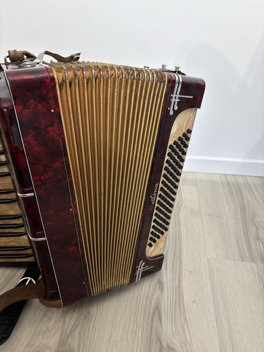 Acordeon Royal Sta dard Belona cu 80 basi