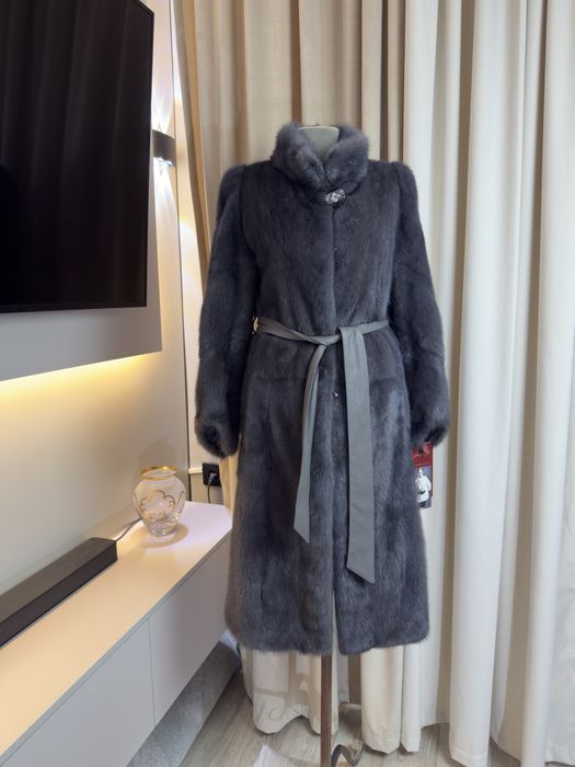 Новая норковая шуба. Графит  110см