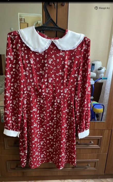 Продам 2 новых платья