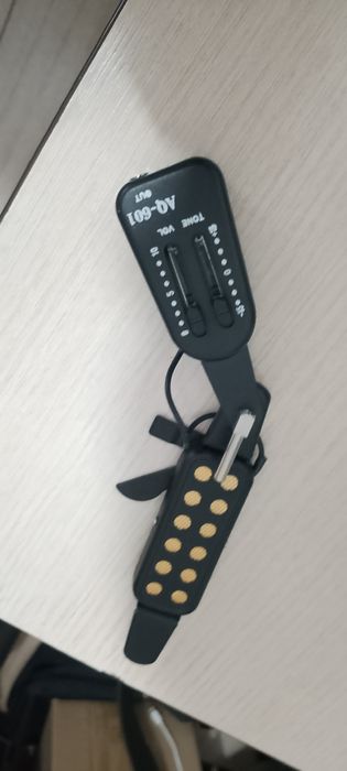 Звукосниматель для акустической гитары с креплением