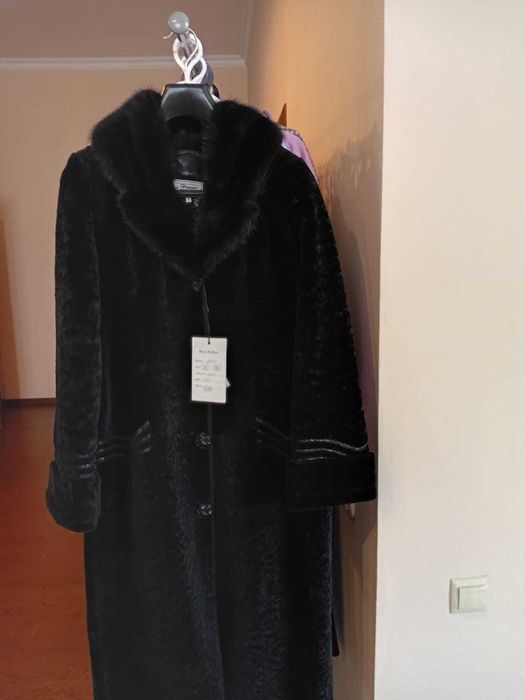Продам шубу, натуральный мех, мутон, воротник норка,