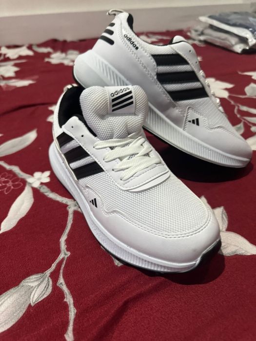Adidași adidas model nou
