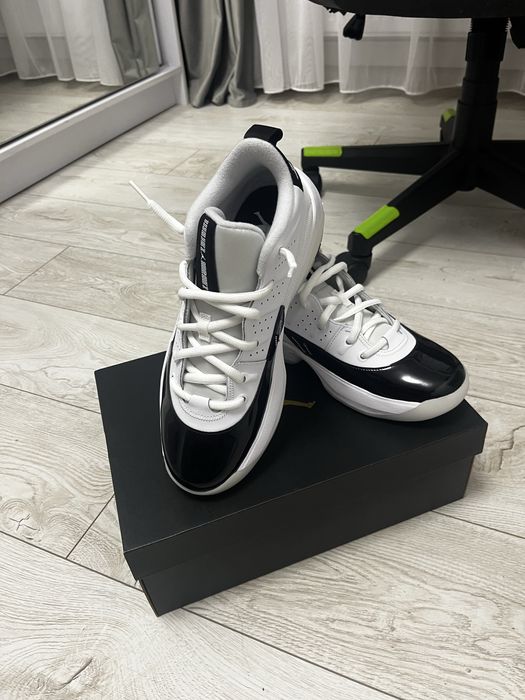 Adidasi nike  jordan masura 42,5