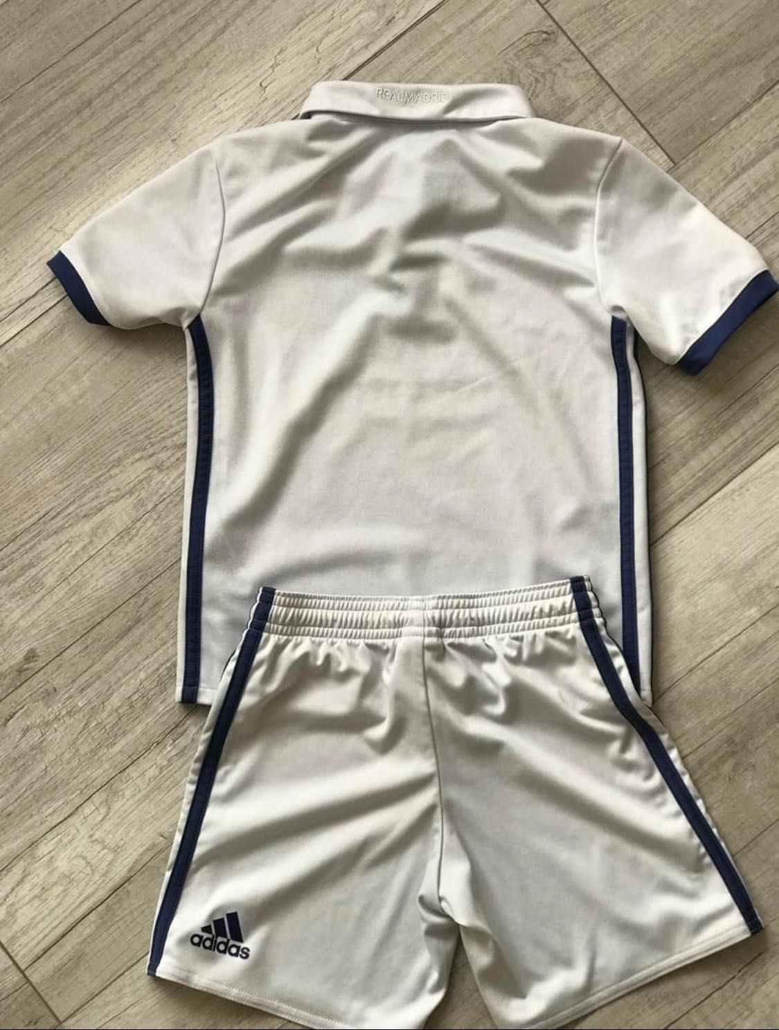 Детски екип на adidas
