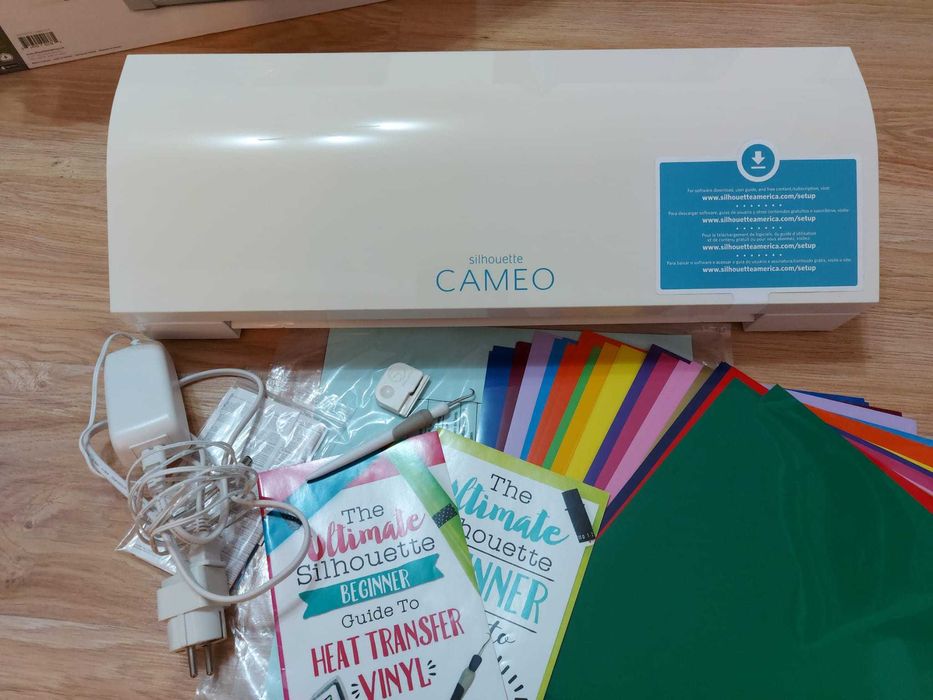 Silhouette Cameo 3 + BONUS 110 coli vinil (HTV si Oracal)