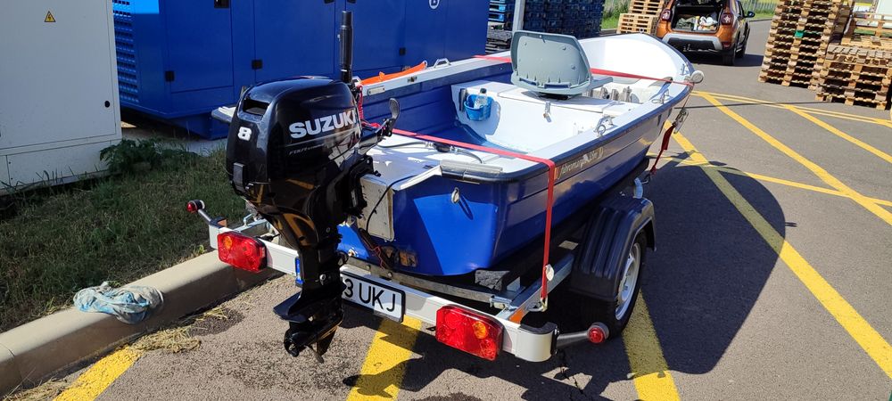Ansamblu ,barcă,peridoc,sonar plus accesorii.