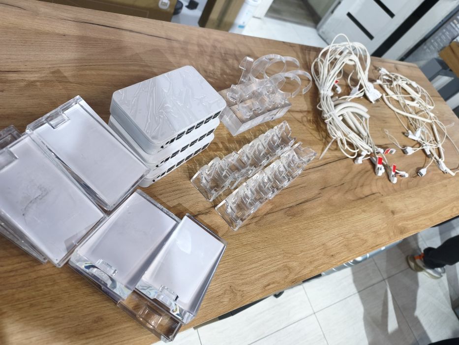 Подставки и ценники для телефонов, планшетов и часов.