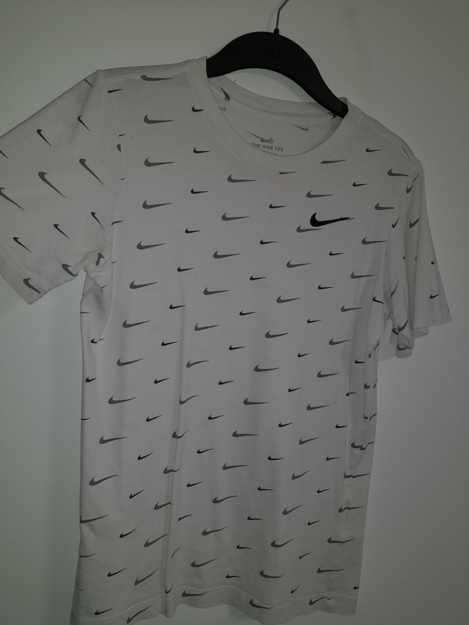 tricou nike alb.