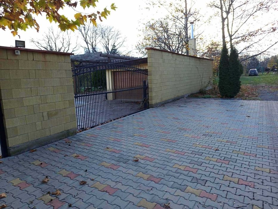 Просторно дворно място с туристически потенциал в с. Голямо Дряново