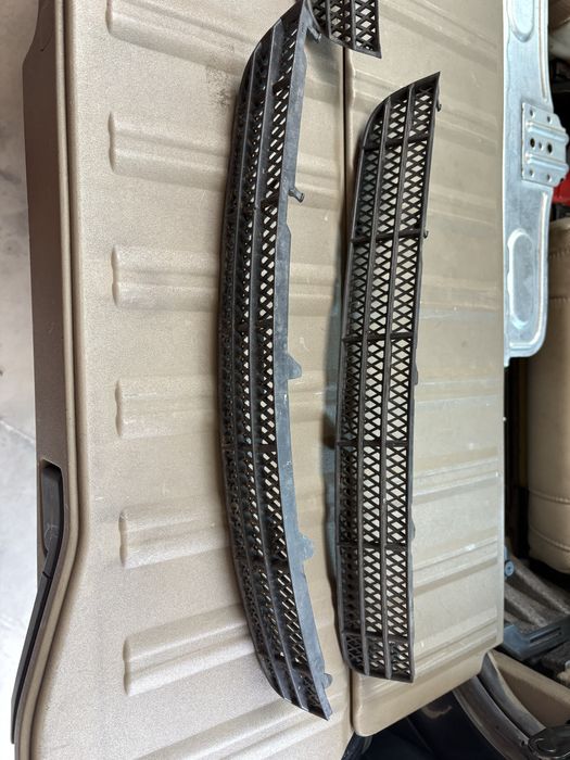 Volvo XC90 - декоративни лайсни за предната брона