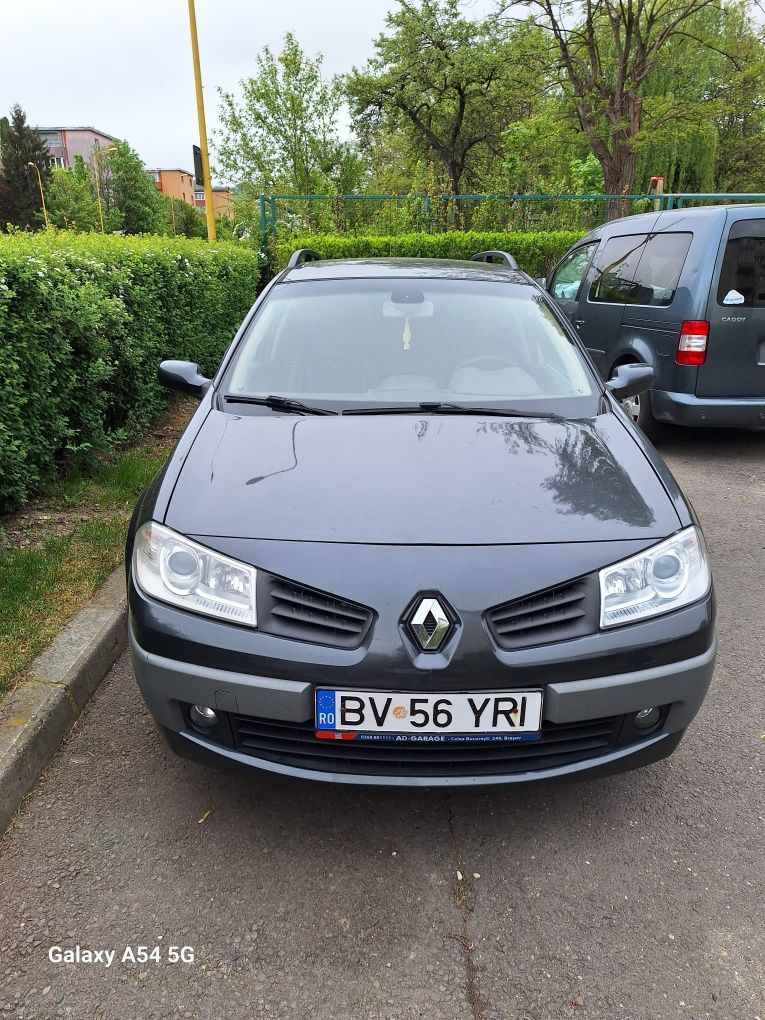 vând Renault megane