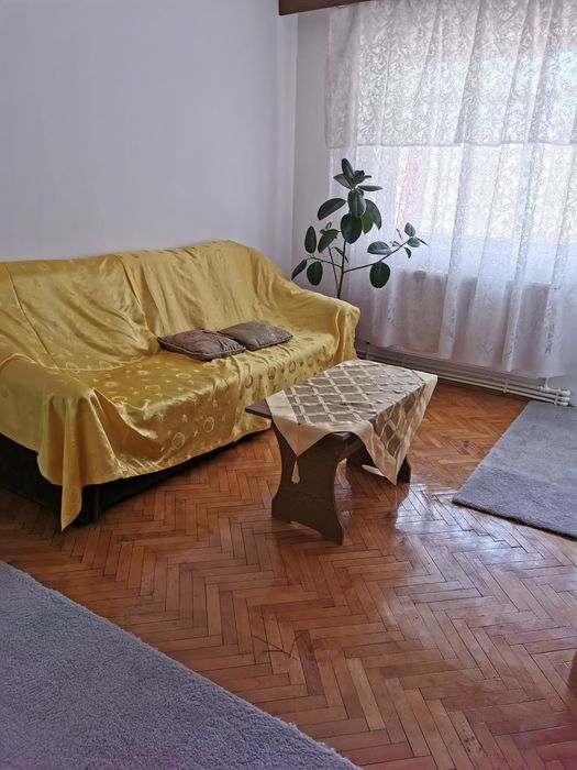 Proprietar Închiriez apartament.