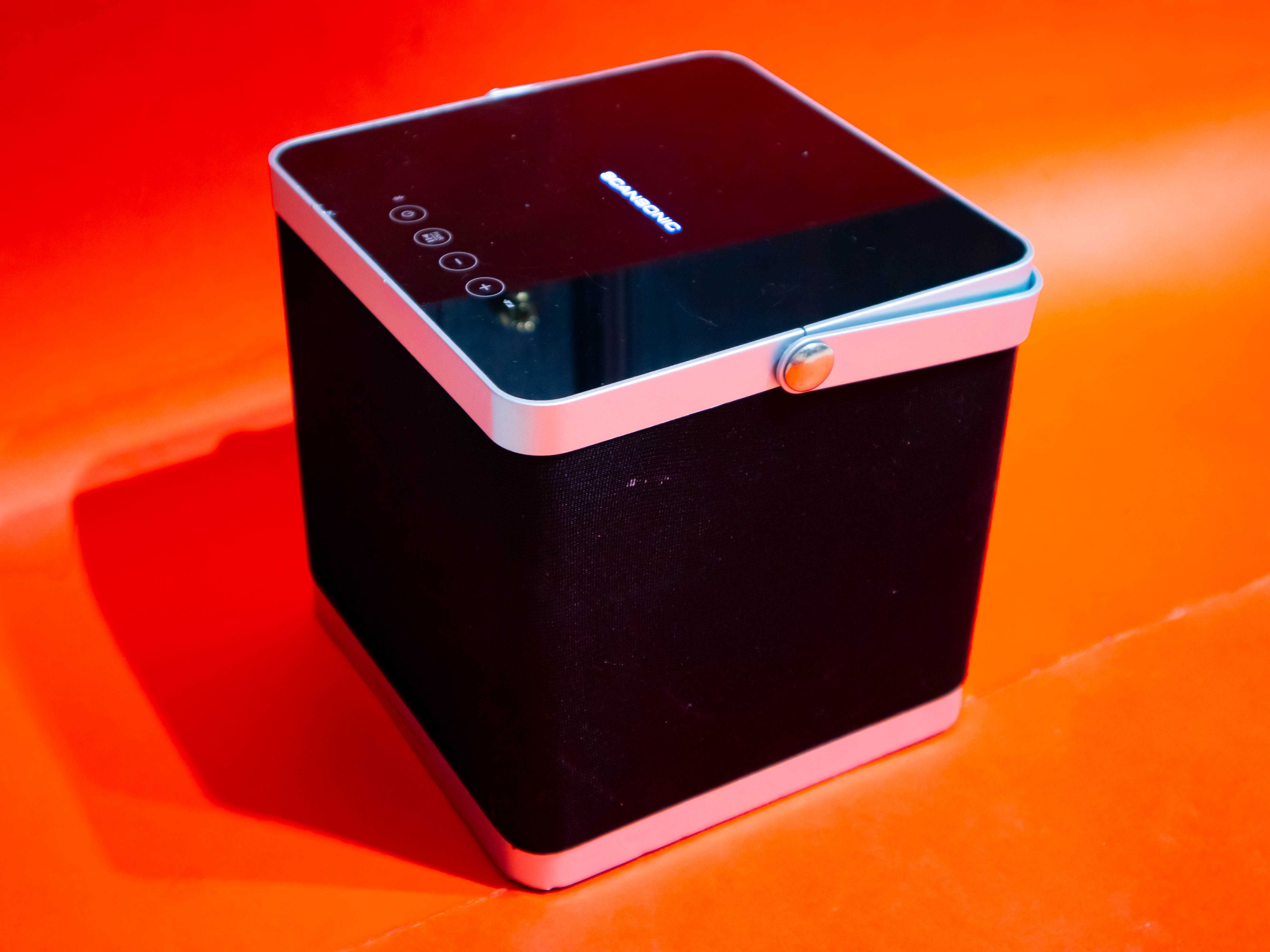 Scansonic Q1000 мощна Bluetooth колонка 35W пик, 3 говорителя, бас