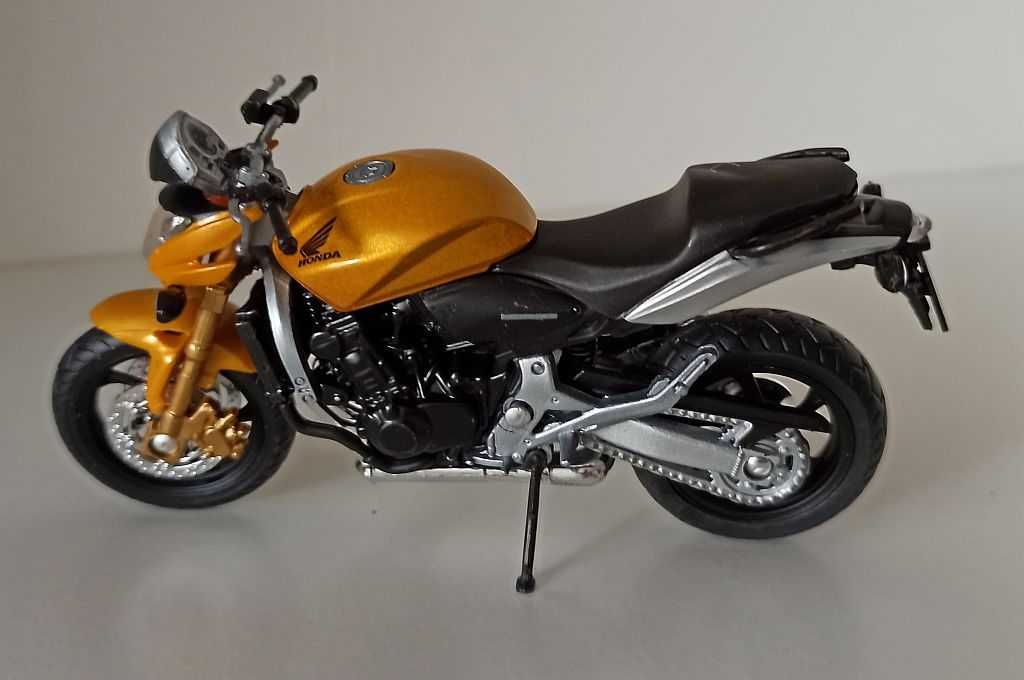 Macheta motocicleta Honda Hornet galben - Welly 1/18
