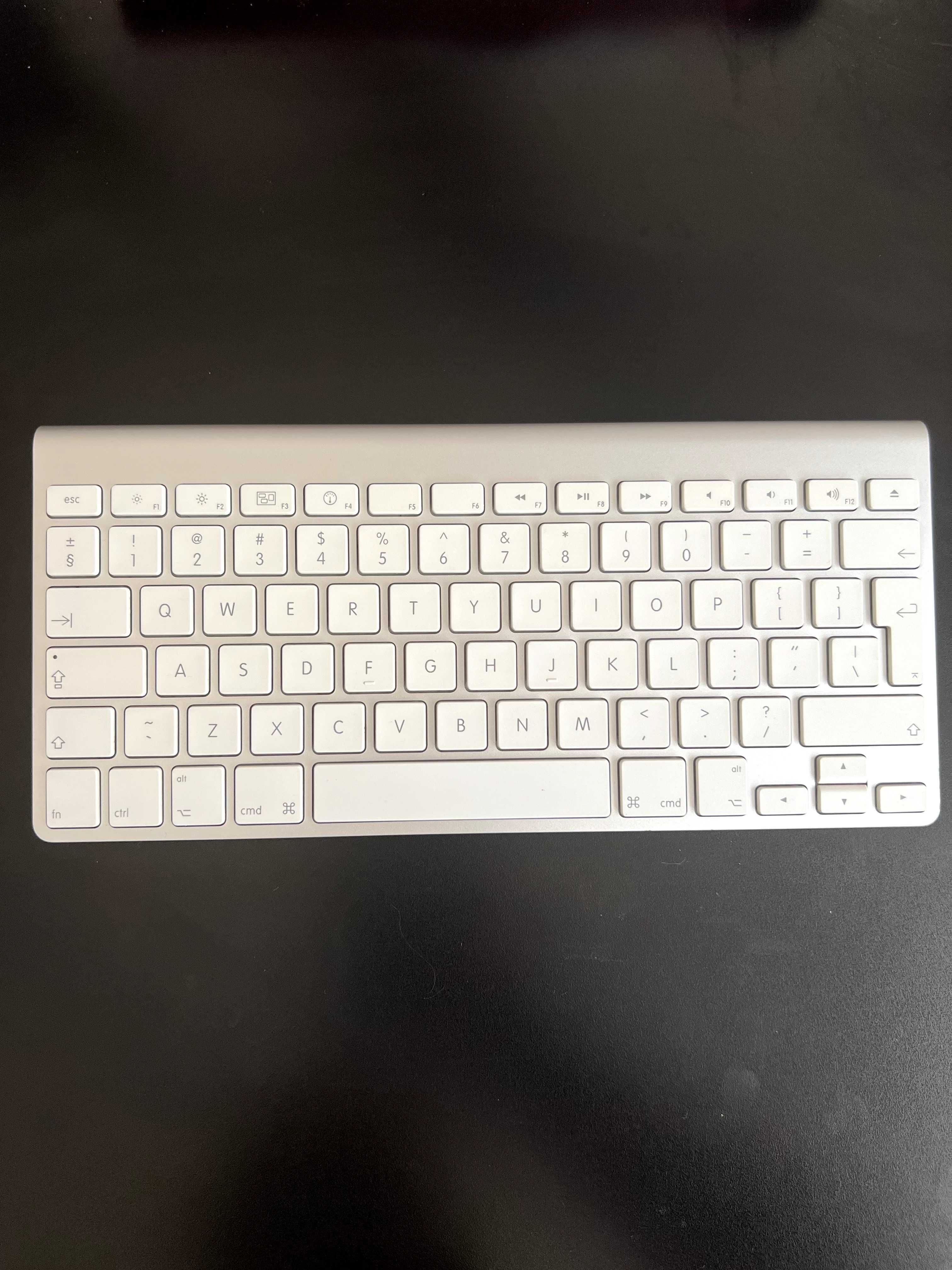 Apple Magic Keyboard A1225 Епъл Клавиатура - с батерии и Bluetooth