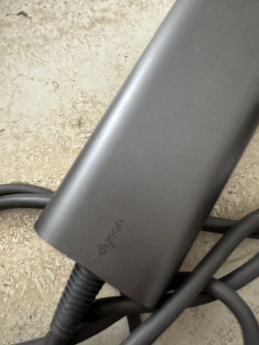 Dyson airstrait преса