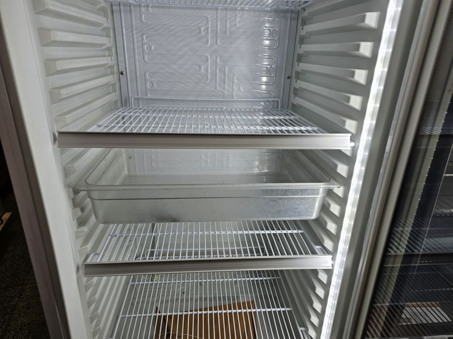 Хладилник GSC2350B с стъклена врата, 324 L, черен, 180w,990лв за бр,