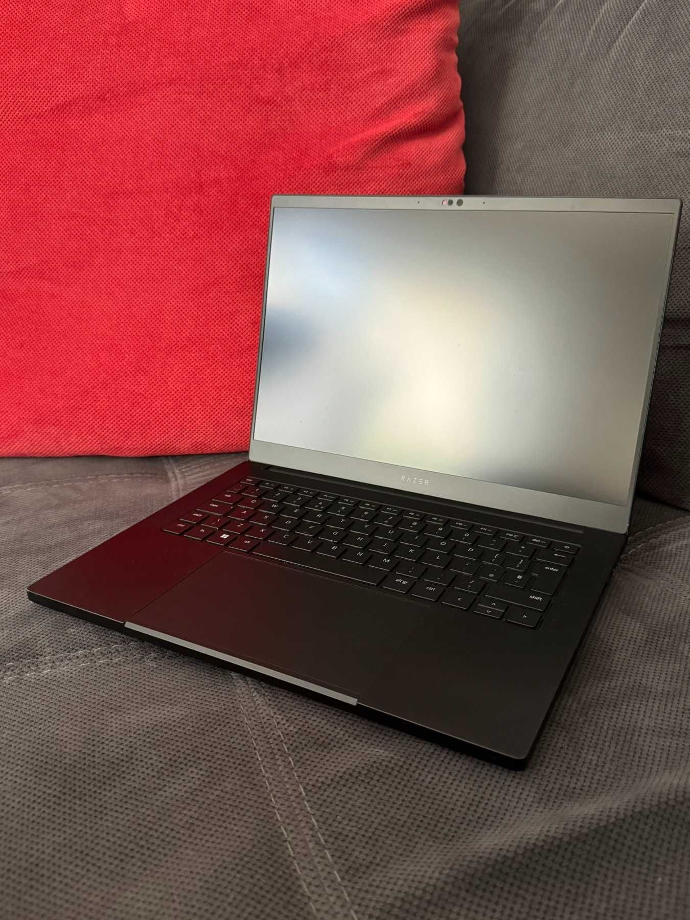 *** Като нов *** Лаптоп Razer Blade 14 Ryzen 9 7940HS RTX 4060 8GB