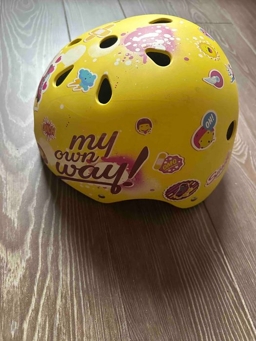 Продавам нова детска каска размер 54-58 на Disney, регулируема, жълта