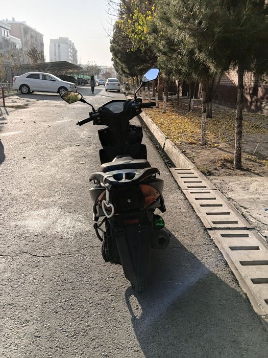 Skuter sotiladi mustang