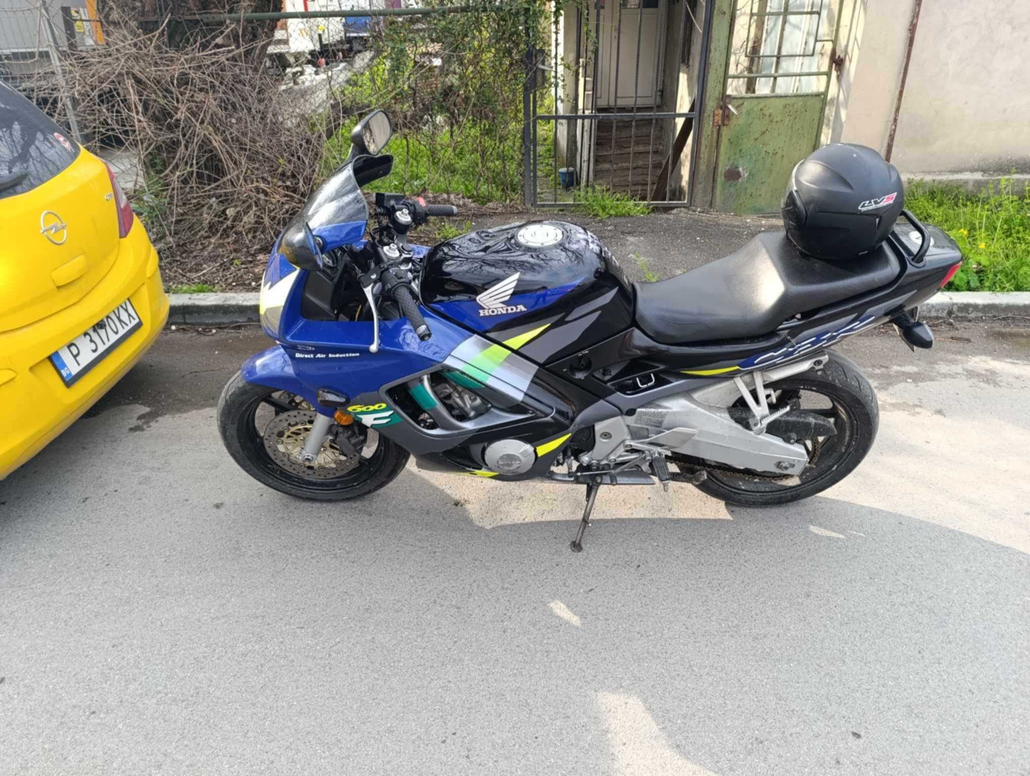 Honda.  Cbr 600 top