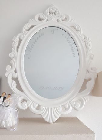 Oglinda mireasa ovala cu rama alba din material lemnos