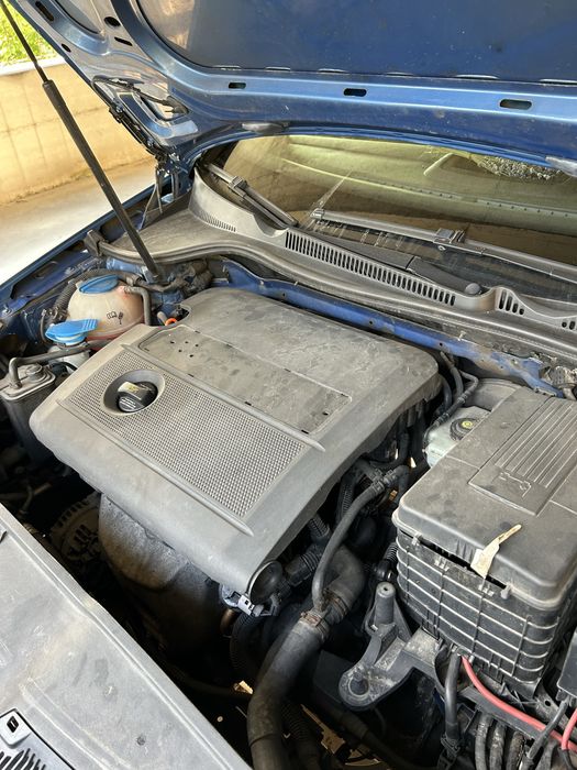 Mașină în stare bună Golf 5, albastru