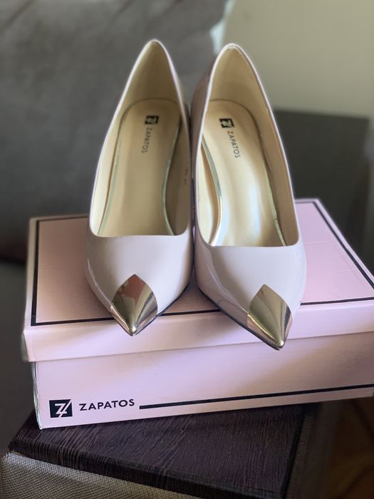 Обувки на ток бежов Azul