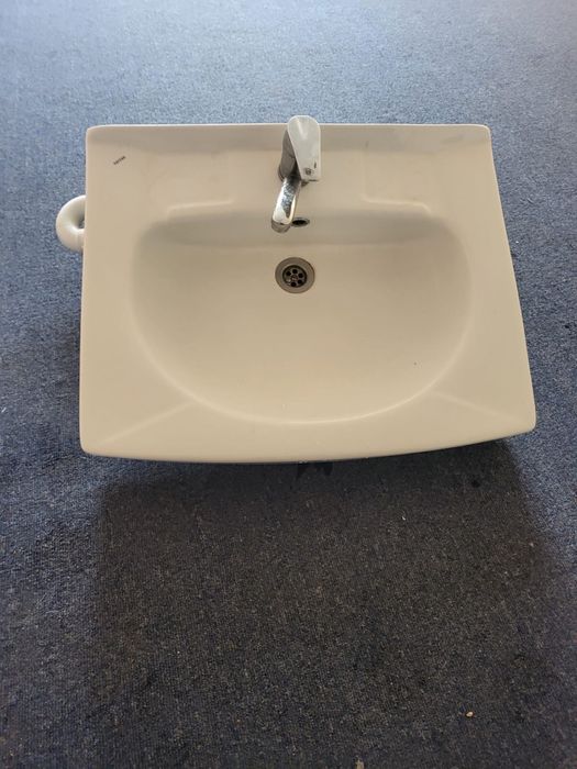 Продам раковину со смесителем