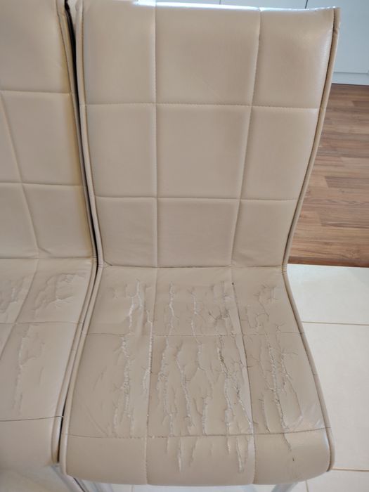 Vând 4 scaune folosite dar functionale