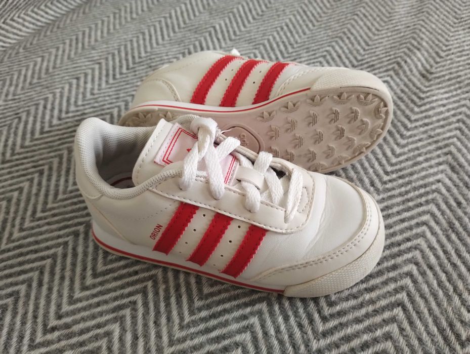 Adidas кожени маратонки номер 25