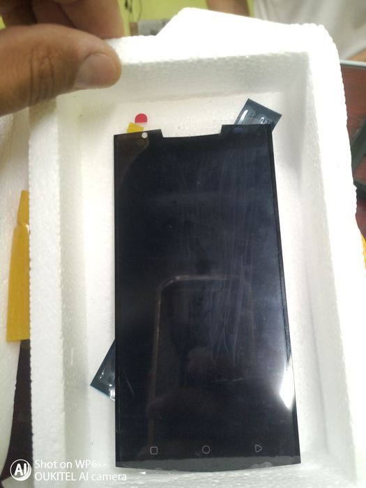 Oukitel K10000 pro yangi ekrani sotiladi