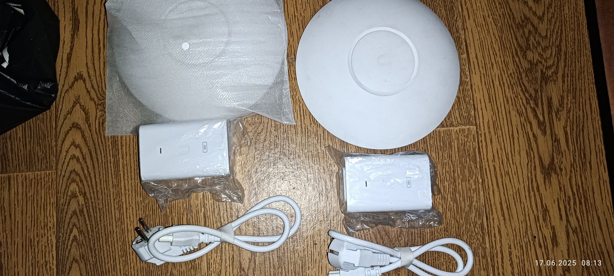 Продам 2 шт Ubiquiti UniFi AP AC Pro