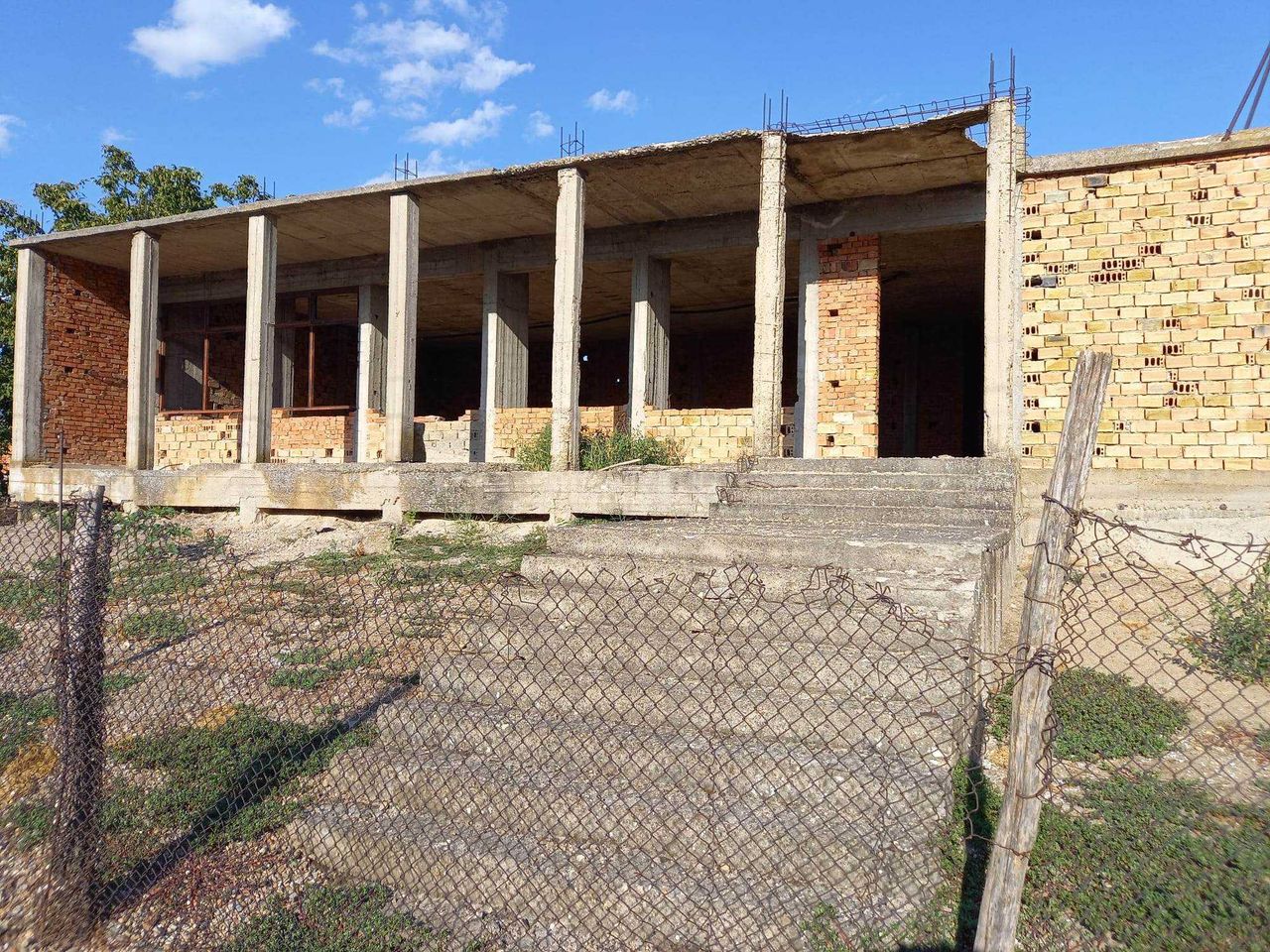 Продава се Заведение в с. Бъзън, Област Русе - 730 кв.м за 69 €/кв.м - Снимка #13
