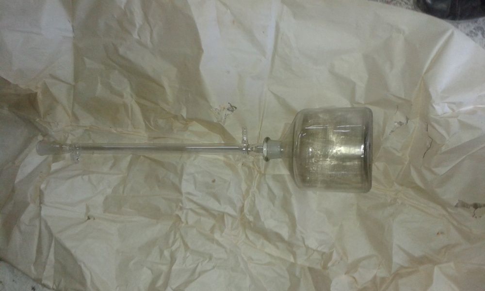 Лабораторна стъклария различна.