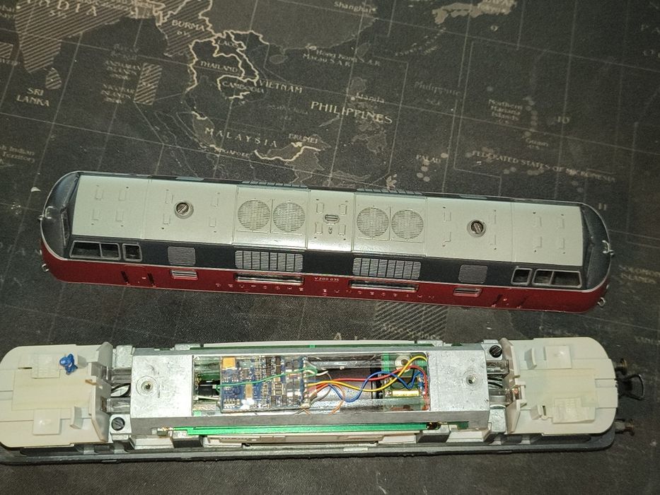 Locomotiva trenuleț Roco v200 035  dc in stare buna digitala