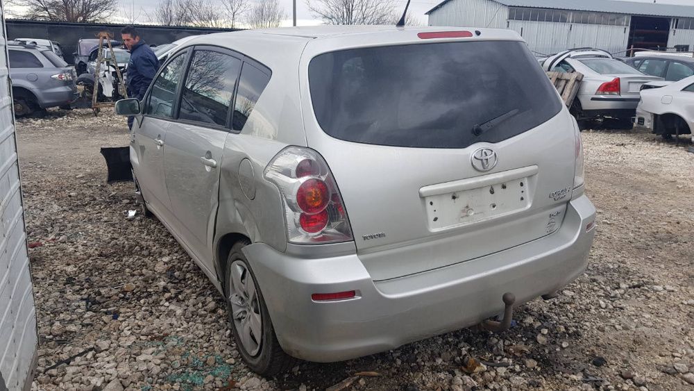 Toyota Corolla Verso 2.2 D-4D 2006г. на части