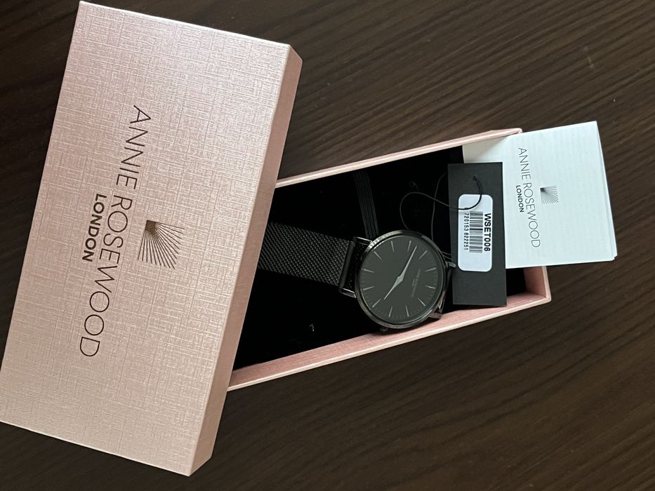 Annie Rosewood LONDON