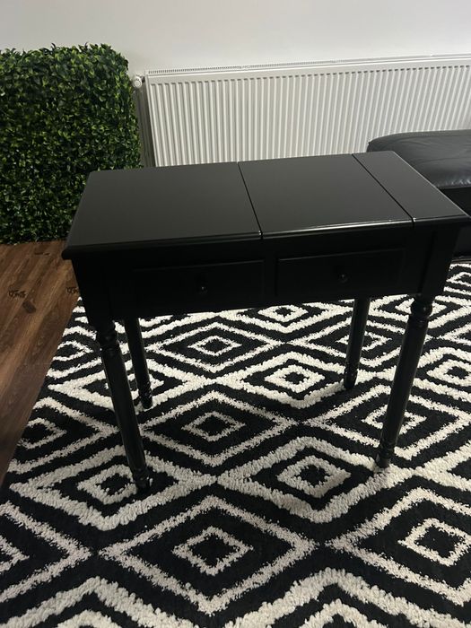 Masa machiaj cu depozitare ascunsa