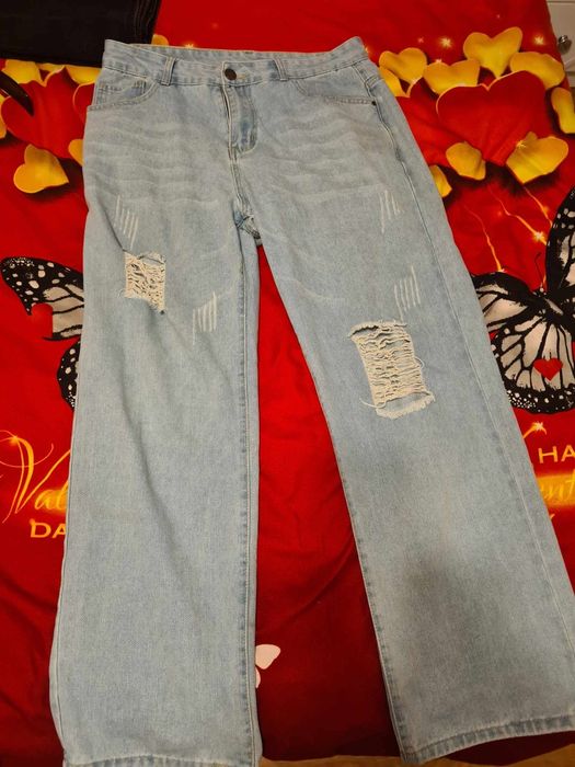 Blugi baggy modele diferite